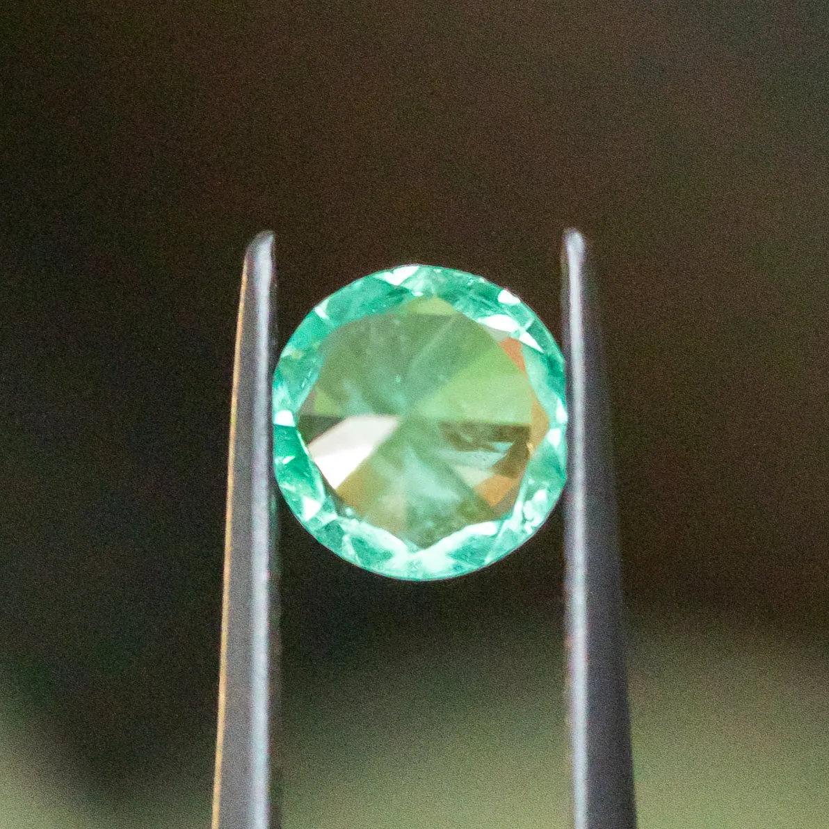 0.98CT ROUND BRILLIANT ZAMBIAN EMERALD, NEON GREEN TEAL, 6.91X4.2MM