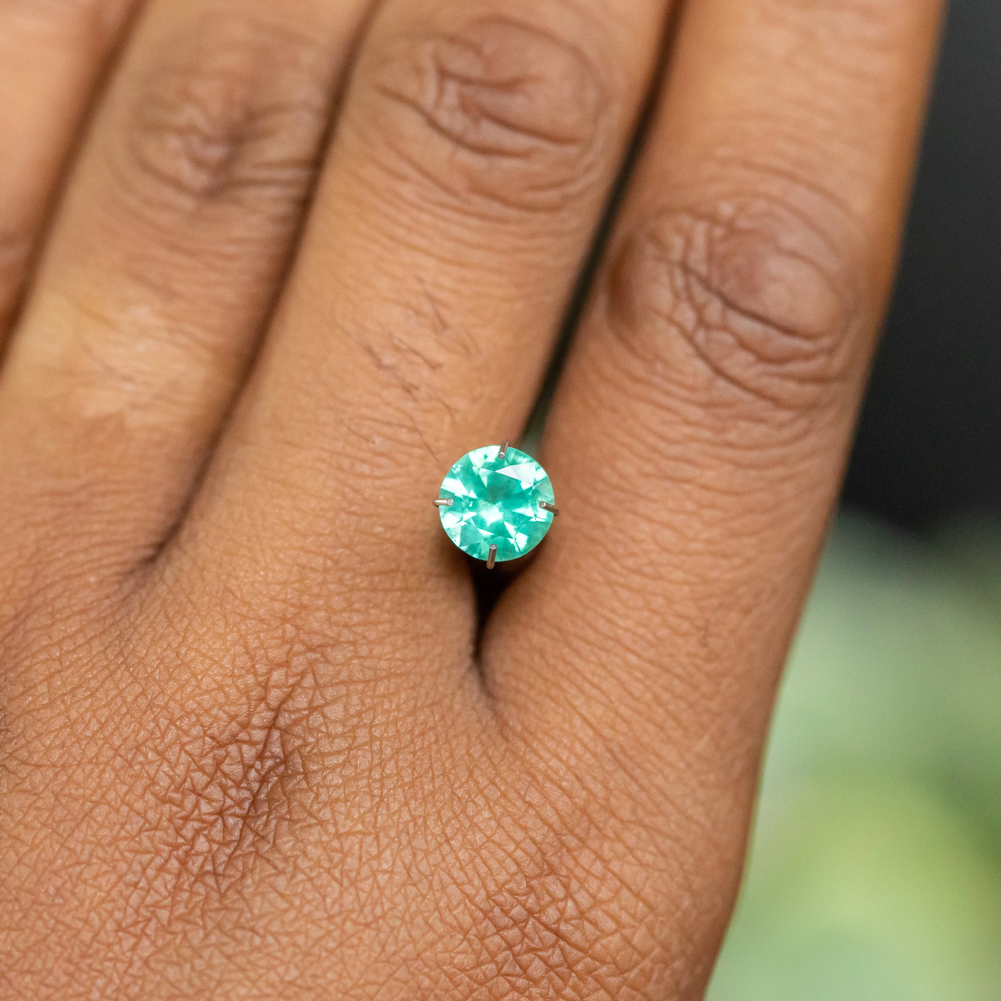 0.98CT ROUND BRILLIANT ZAMBIAN EMERALD, NEON GREEN TEAL, 6.91X4.2MM