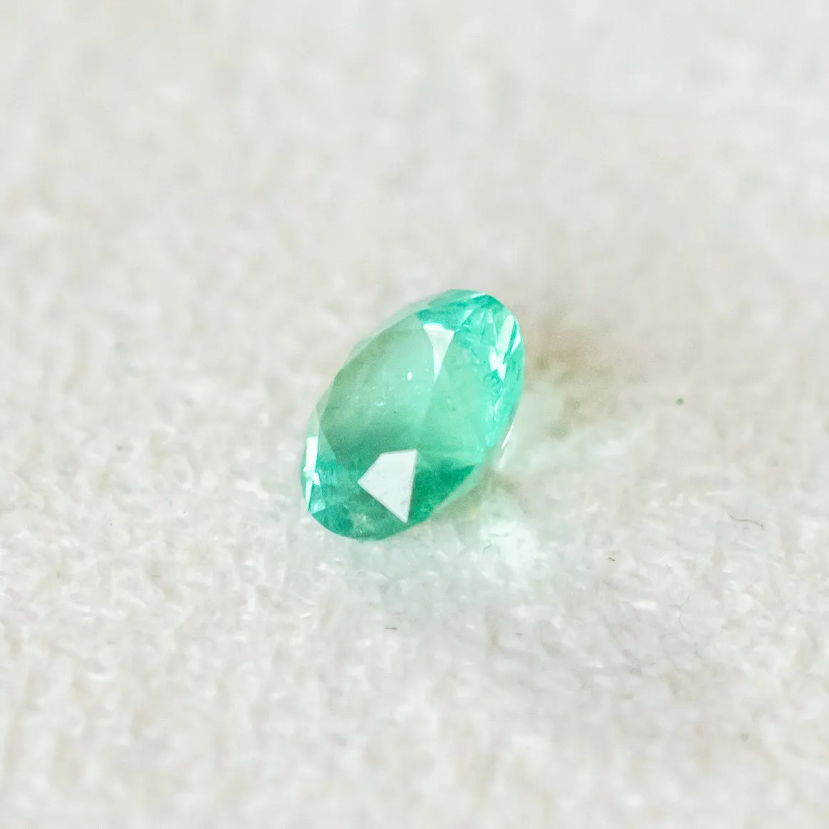 0.98CT ROUND BRILLIANT ZAMBIAN EMERALD, NEON GREEN TEAL, 6.91X4.2MM