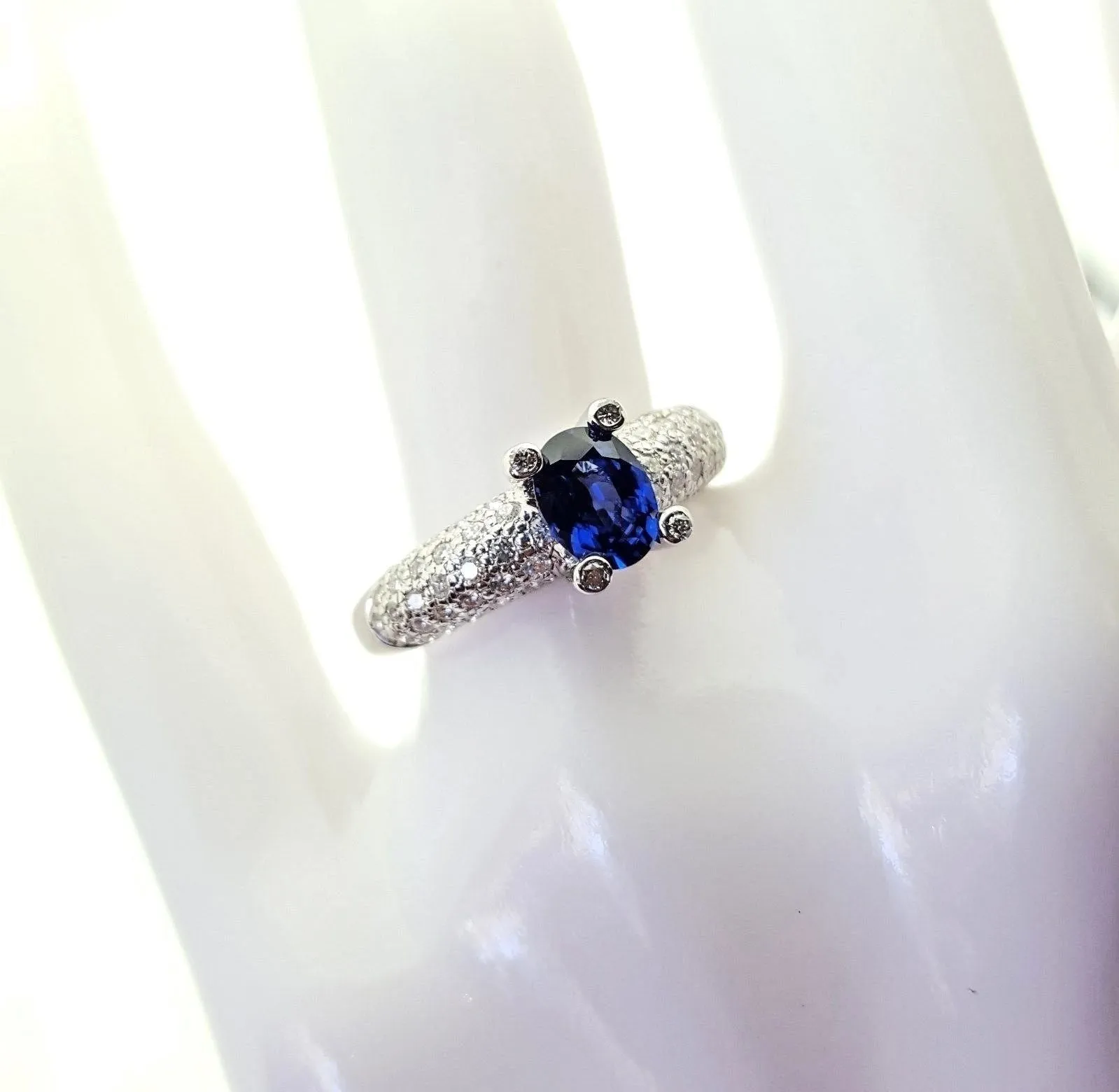 18K White Gold Sapphire Diamond Ring