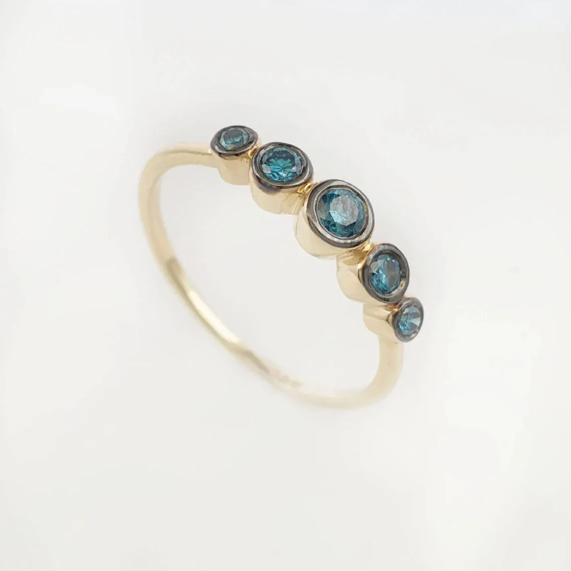 5 Blue diamonds Ring