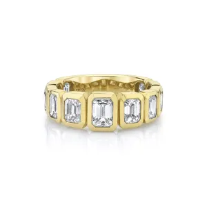 Graduated Emerald Cut Diamond Band