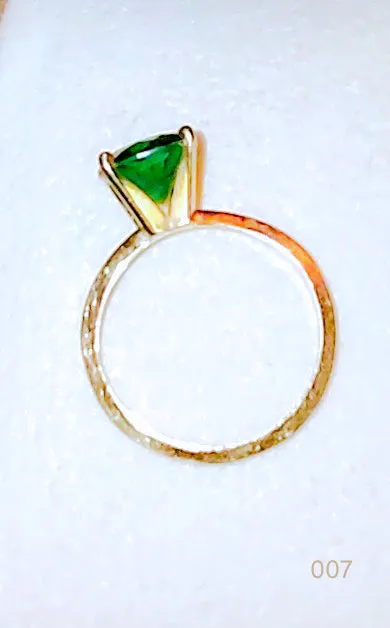 Ladies 14 karat Gold Synthetic Emerald Ring sz.6