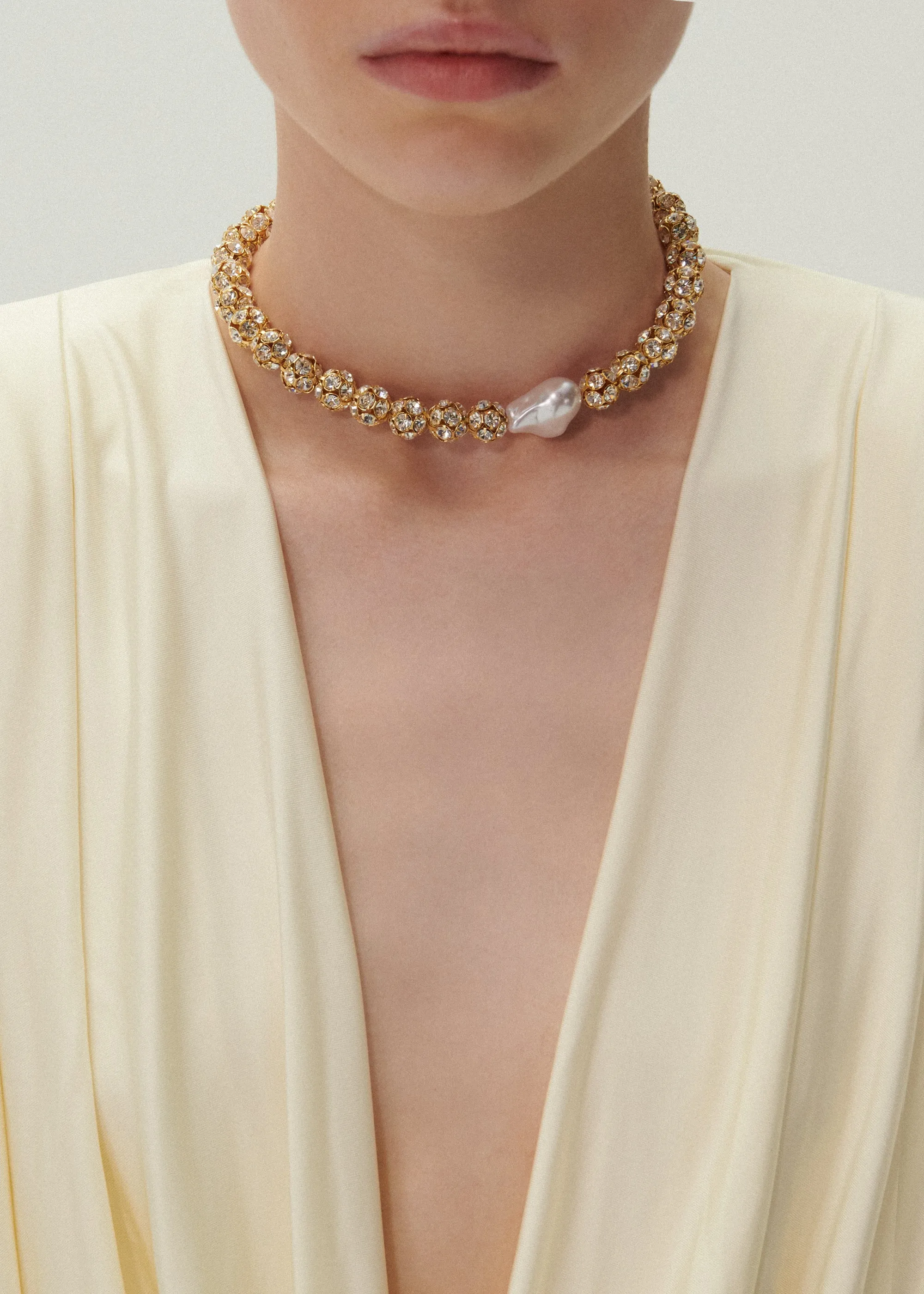 Pearl and crystal beads necklace in gold